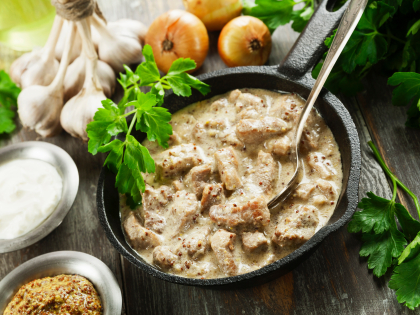 Maso v hořčicové omáčce